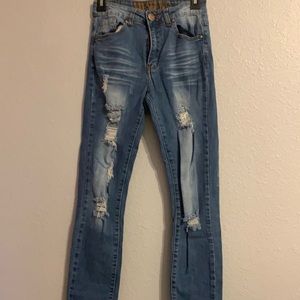 These blue jeans are a size 5/6 in juniors
